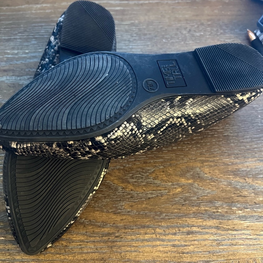 Time and Tru Black and White Snake Print Flats - Picture 4 of 5
